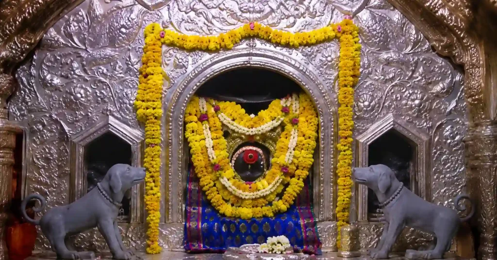 वाराणसी स्थित प्रसिद्ध बटुक भैरव मंदिर का पवित्र विग्रह और पूजा परंपरा